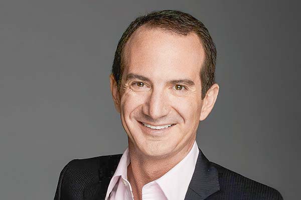 David Bach: 7 consejos del bestseller económico para mantener los ahorros