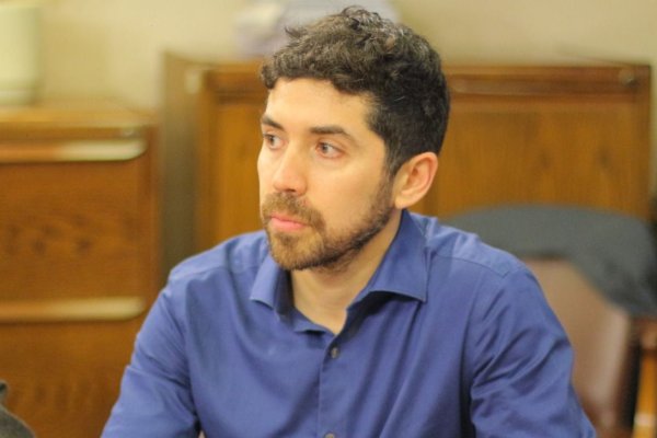 <p>Juan Santana (PS) por CAE: “Lo que el Gobierno tiene que hacer es iniciar un proceso de condonación, que apunte a los sectores más vulnerables”</p>