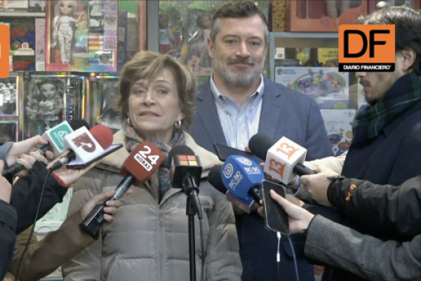 <p>Ahora en DF | Alcaldesa Matthei le entrega su apoyo a Sebastián Sichel para candidatura en Ñuñoa: “Sería un tremendo alcalde”</p>