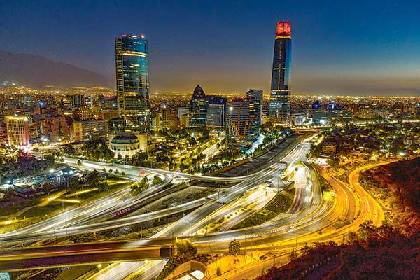 <p>Creciendo a un 2%, a Chile le tomaría 50 años llegar al PIB per cápita de los países de la OCDE</p>