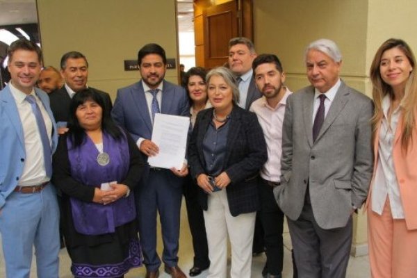 <p>CPC y Sofofa analizan desafíos laborales en el siglo XXI, en seminario de diputados socialistas</p>