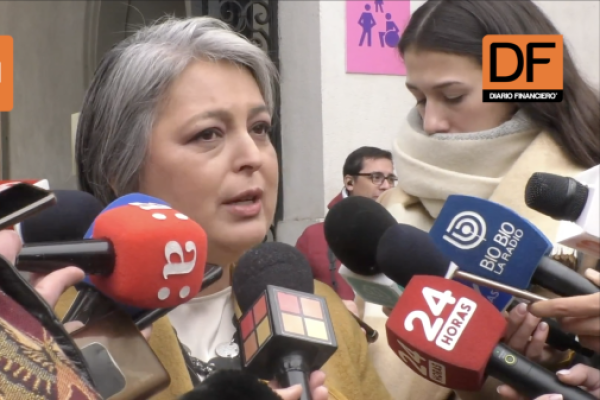 <p>Ahora en DF | Ministra Jara pide a dueños del comercio “ceder” para llegar a acuerdos de cara a las elecciones en dos días</p>
