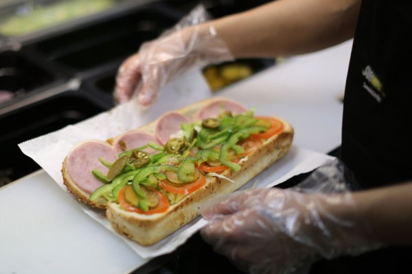 Subway lanza el mayor bono repaldado por franquicias de la historia, valorado en US$ 3.350 millones