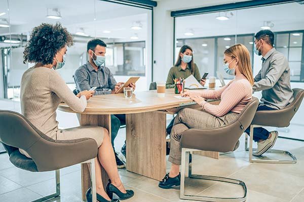 Directores de empresas se califican con nota 5,8: no todos cuentan con experiencia y competencias para el cargo