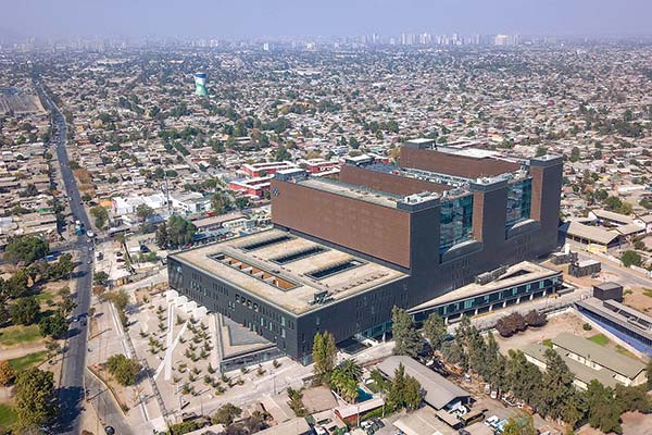 Concesionaria del Hospital Félix Bulnes pide compensación al MOP por hasta US$ 100 millones argumentando incumplimientos en términos del contrato