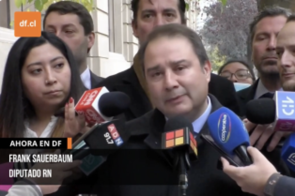 <p>Ahora en DF | Diputados de Chile Vamos solicitan intervención de Contraloría por el spot publicitario del Gobierno sobre pensiones</p>