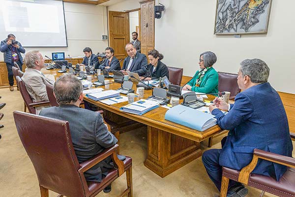 Hacienda apura negociación de un protocolo de acuerdo con la oposición por cumplimiento tributario