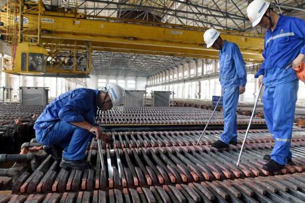 <p>Cobre se desploma en medio de liquidación de fondos por preocupación sobre tasas</p>