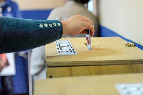 Elecciones municipales y regionales de octubre en dos días sortea su primera valla en comisión y se vota el viernes en Sala