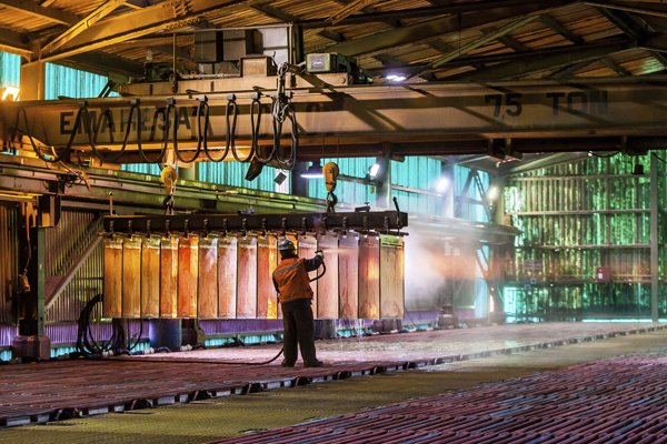 <p>Industria parte al alza el segundo trimestre gracias a la manufactura y pese a caída de la minería</p>