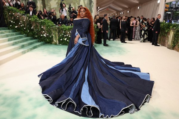 <p>La actriz Da'Vine Joy Randolph lució un diseño de mezclilla Posen personalizado en la Met Gala a principios de este mes. (Foto: Reuters)</p>
