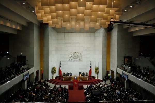 Presidente espera que cumplimiento tributario se apruebe en septiembre y dice que reforma al CAE no usará recursos del pacto fiscal