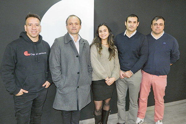 Gabriel Cid (Capitalizarme), Cristian Rodriguez (Besalco), Valentina Rodriguez (Capitalizarme.com) Pablo Ogno (Besalco), Diego Olivos (Capitalizarme.com).