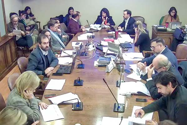 Avanza votación a reforma de permisos con miras a despacho desde la comisión el próximo mes