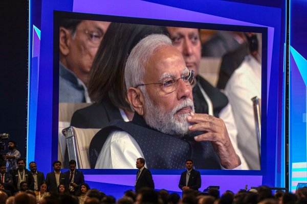 Narendra Modi va camino de ganar las elecciones en India con un mandato debilitado