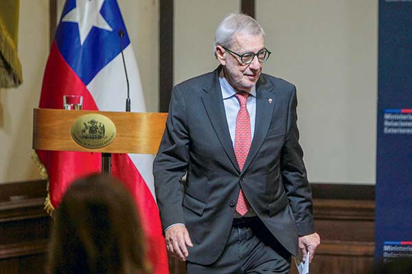 <p>Alverto van Klaveren, ministro de Relaciones Exteriores. Foto: Agencia Uno </p>