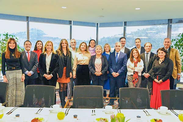 <p>Mujeres Empresarias y Diario Financiero eligen a la Ejecutiva del Año entre gerentas legales</p>