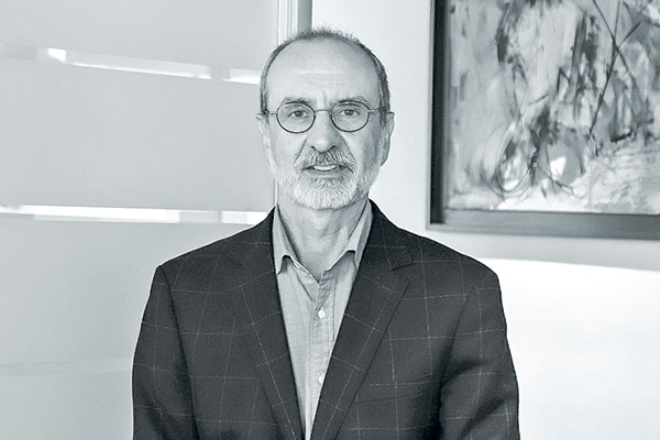 Economista Patricio Arrau plantea que separación de la industria se debe descartar y advierte que eliminaría la libertad de elección