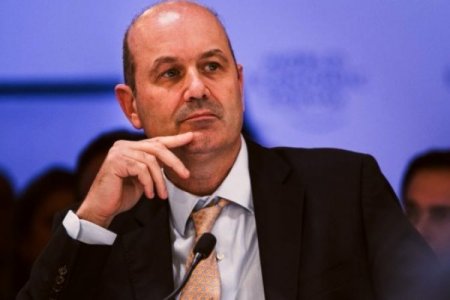 Sturzenegger evaluó los primeros seis meses de Gobierno y advirtió: "Tenemos un Congreso infantil con un Presidente adulto"