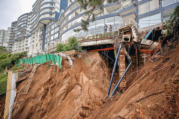 Nuevo socavón en Viña del Mar: expertos llaman a revisar colectores de aguas lluvias y a modificar Plan Regulador Comunal