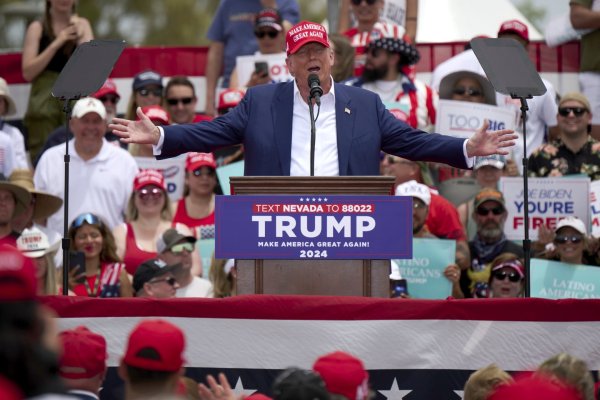 ¿Populismo o medida de estímulo? Trump promete eximir de impuestos los pagos de propinas
