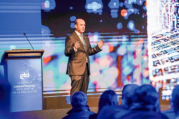 <p>Fernando Gana, gerente general de GTD en el seminario “Ciberataques: Resiliencia en la era digital”. Foto: Julio Castro</p>