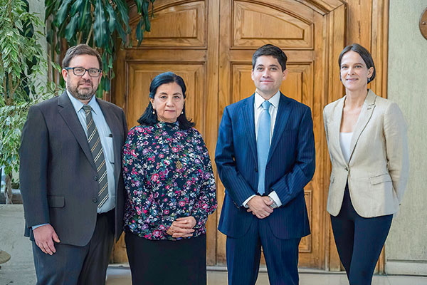 <p>Los integrantes del CFA: Jorge Rodríguez (presidente) Marcela Guzmán, Hermann González (vicepresidente) y Jeannette von Wolfersdorff.</p>