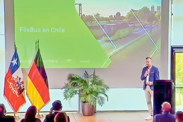 <p>EL máximo ejecutivo de FlixBus, expuso en el “Summit de Innovación Chile - Alemania” .</p>