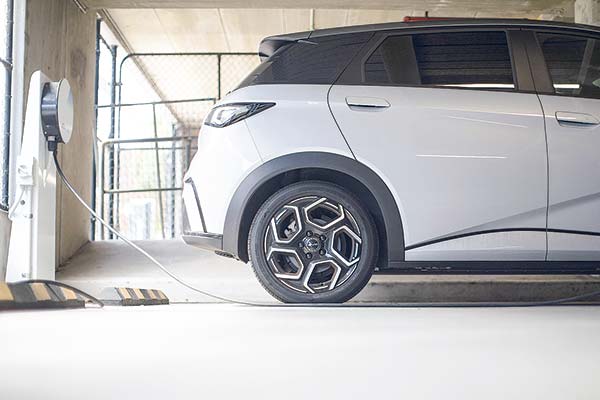 La UE impondrá aranceles de hasta el 48% a los autos eléctricos chinos