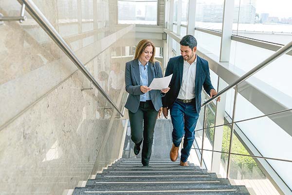 <p>Estudio constata que el tipo de empresas en que trabajan las mujeres influye en la brecha salarial con hombres</p>