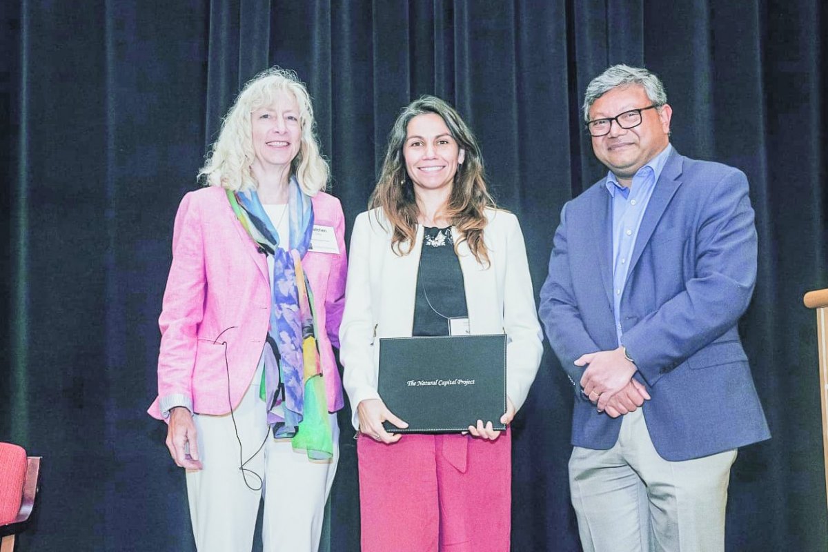 <p>La asesora de Hacienda que recibió un premio de la Universidad de Stanford</p>