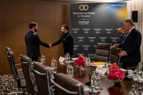 <p>Boric se reúne con Zelensky en cumbre por la paz donde condena invasión de Rusia a Ucrania</p>