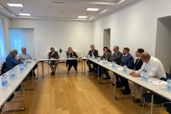 Conversaciones sobre innovación, minería y hasta visita a teleféricos: la intensa agenda de Grau en Suiza