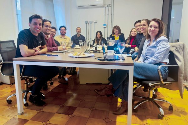 <p>Las reuniones de las startups se hacen cada dos semanas y toman turnos en cada oficina.</p>
