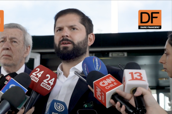 <p>Ahora en DF | Boric por base militar argentina en suelo chileno: “Deben retirar esos paneles solares o lo vamos a hacer nosotros”</p>