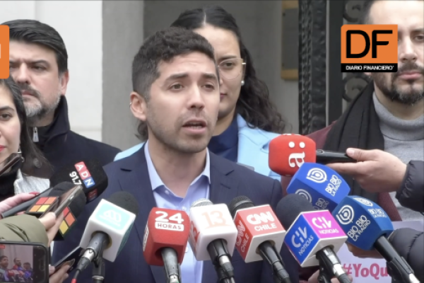 <p>Ahora en DF | Alcaldes y parlamentarios oficialistas llaman a consulta para acelerar el debate de la reforma de pensiones</p>