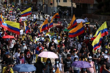 Crisis sanitaria en Colombia provoca confrontación entre Petro y la comunidad empresarial