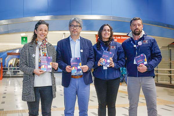 Censo instala 13 puntos fijos en estaciones de Metro para continuar con la encuesta presencial o en línea