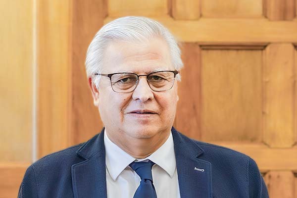 Senador Gastón Saavedra por reforma de pensiones: “Estudiemos una gradualidad distinta, reduzcamos un punto; que sean cinco y quede en 3% y 2%”