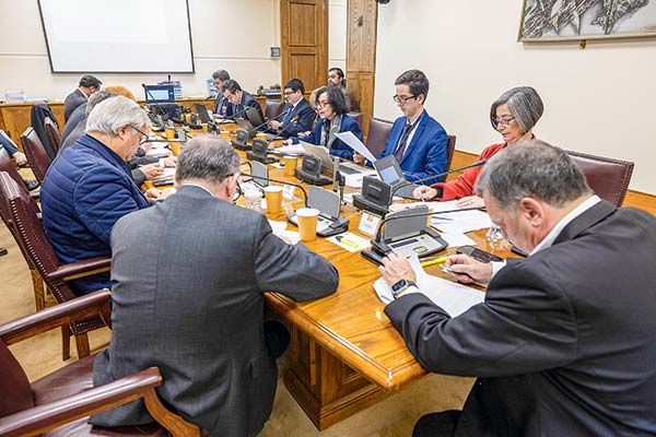 <p>Acompañada de todos los integrantes del consejo llegó a Valparaíso la presidenta del Banco Central, Rosanna Costa.</p>