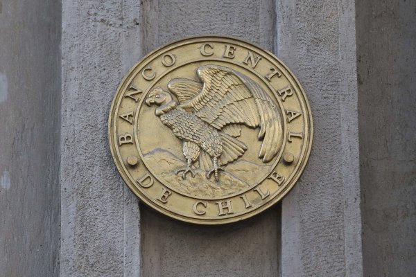<p>Banco Central posterga para 2026 retorno a la meta de inflación de 3% y sube piso del crecimiento para el año</p>