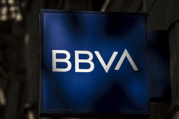 Juez español dice que BBVA debería enfrentar juicio por espionaje corporativo