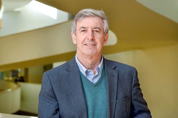 <p>Salvador Valdés, economista: “Es falso que las propuestas (de licitación del stock) invadan la libertad de elección”</p>