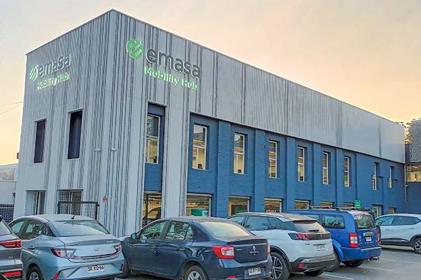 <p>El edificio de Emasa Mobilty Hub en Vitacura hoy se destina a temas de capacitación y oficinas.</p>