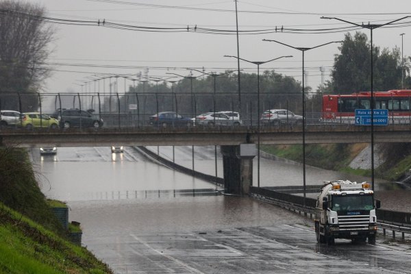 Nuevo sistema frontal deja 105 mil clientes sin energía, miles de viviendas afectadas y autoridades ordenan evacuaciones