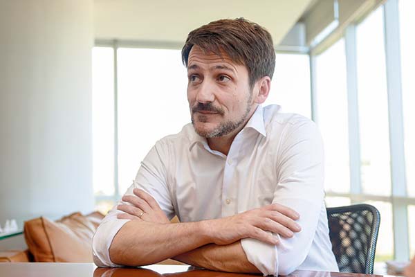 <p>Diego Pardow,  ministro de Energía, participó de la reunión de la mesa técnica.</p>