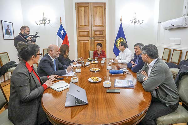 <p>La ministra Tohá encabezó el comité ampliado con los partidos políticos. Foto: Agencia Uno </p>