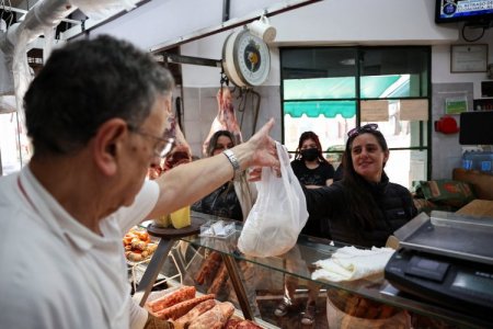 PIB de Argentina cae 5,1% en primer trimestre con fuerte descenso de la inversión y el país entra en recesión técnica