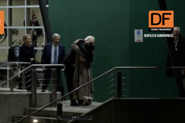 <p>Ahora en DF | Julian Assange vuelve a Australia después de que un tribunal de EEUU aceptara el acuerdo de culpa</p>