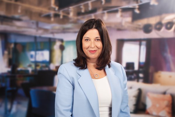 La nueva CEO global de EY descarta reactivar el plan para dividir la firma en dos